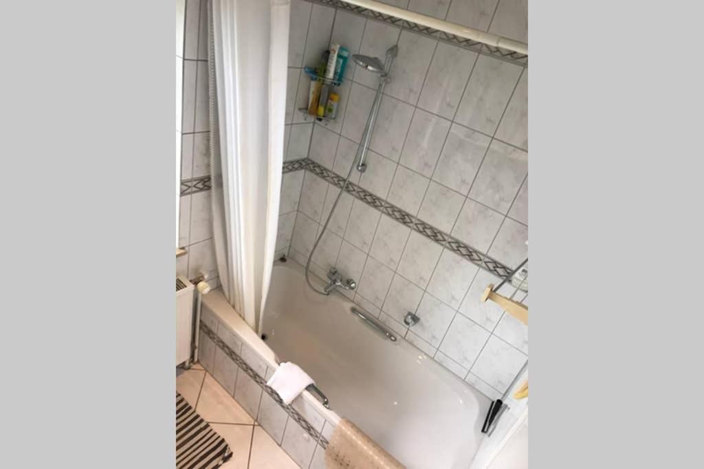 Bahnhofsnahe, Ruhige Und Sonnige 2 Zimmerwohnung Im Dichterviertel Wiesbaden Exterior foto